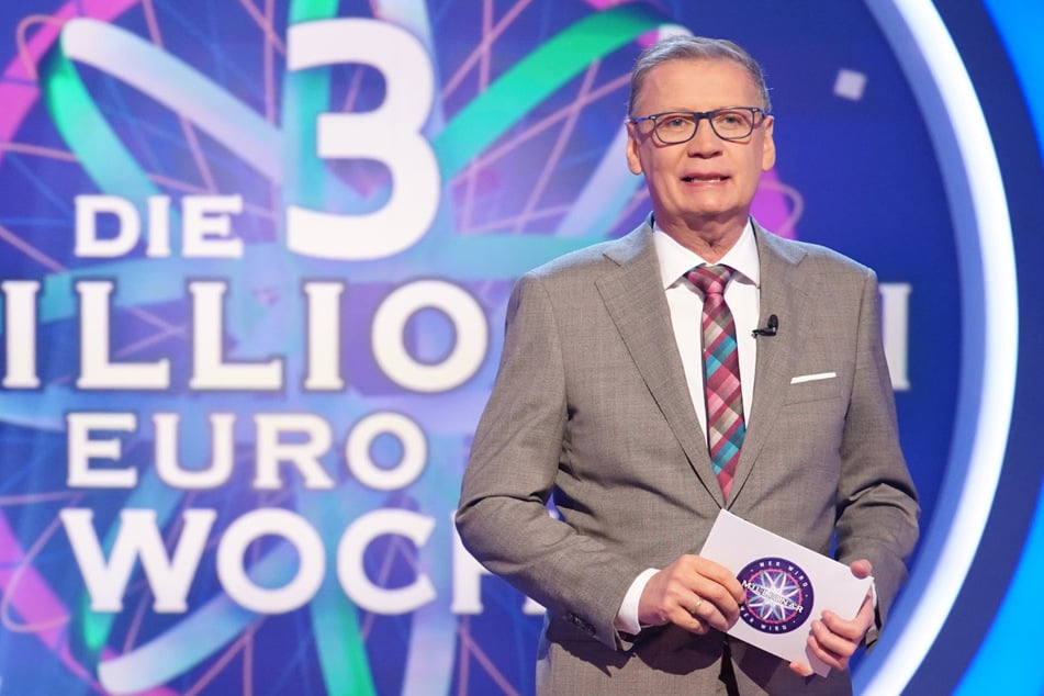 In einer Folge von "Wer wird Millionär" sprach Moderator Günther Jauch (69) über ein Lied bei der Mund-zu-Mund-Beatmung.