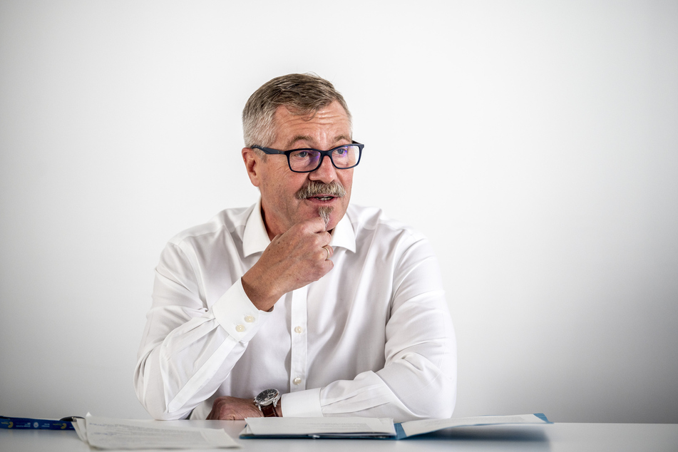 Ordnungsbürgermeister Miko Runkel (59, parteilos) könnte bei weiter steigenden Fallzahlen den Weihnachtsmarkt abblasen.