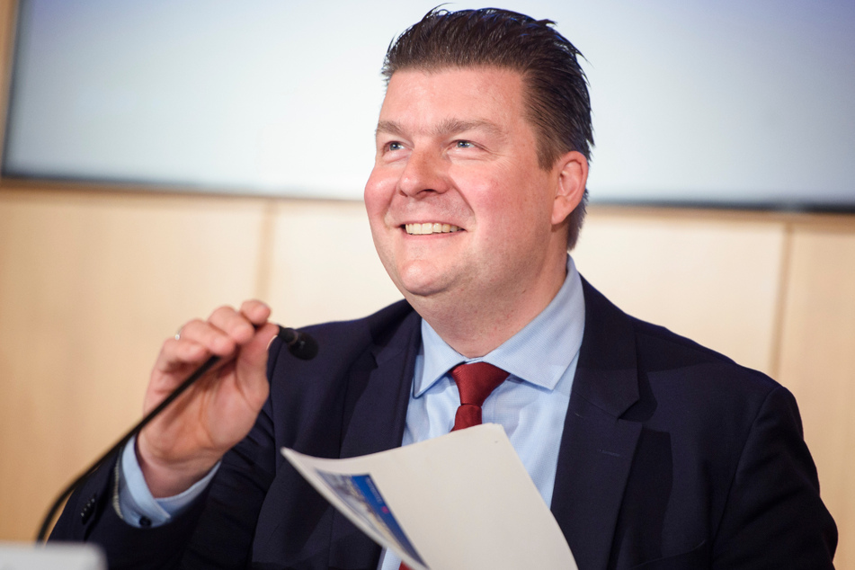 Hamburgs Finanzsenator Andreas Dressel (48, SPD) führt die Verhandlungen für die Arbeitgeberseite. (Archivbild)