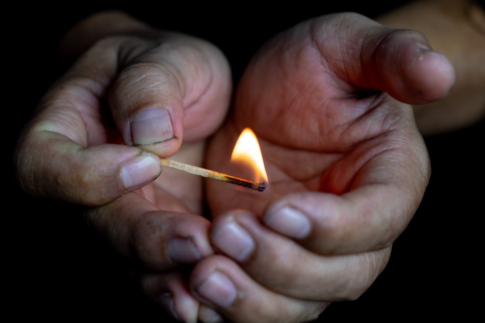 Feuer in Erfurter Altstadt gelegt: Wer hat etwas gesehen?