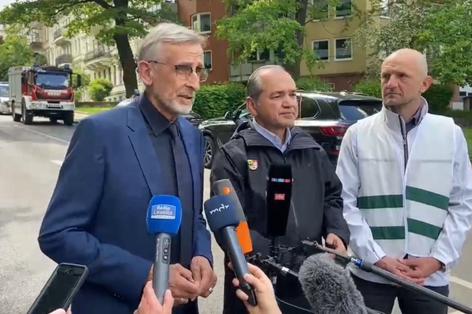 Innenminister Schuster, Oberbürgermeister Ursu und Landrat Meyer in einem Statement.