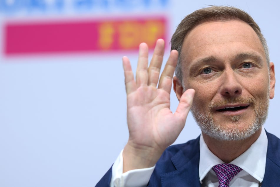 Christian Lindner verabschiedet sich aus der Politik und dankt seiner Frau