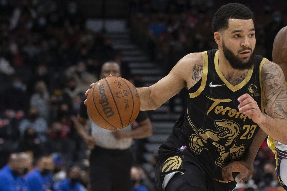 NBA: Warriors go north of the border and get win streak snapped by the Raptors