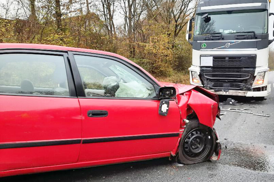 Der 85-Jährige wurde bei dem Unfall im Freistaat dermaßen schwer verletzt, dass er noch an der Unfallstelle verstarb.