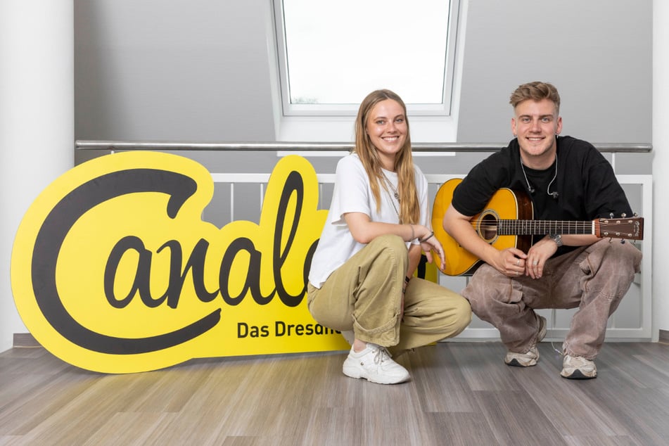 Stadtfest-Star Sängerin Sophia (30) wird von Lenny Ewald (26) auf der Gitarre begleitet.