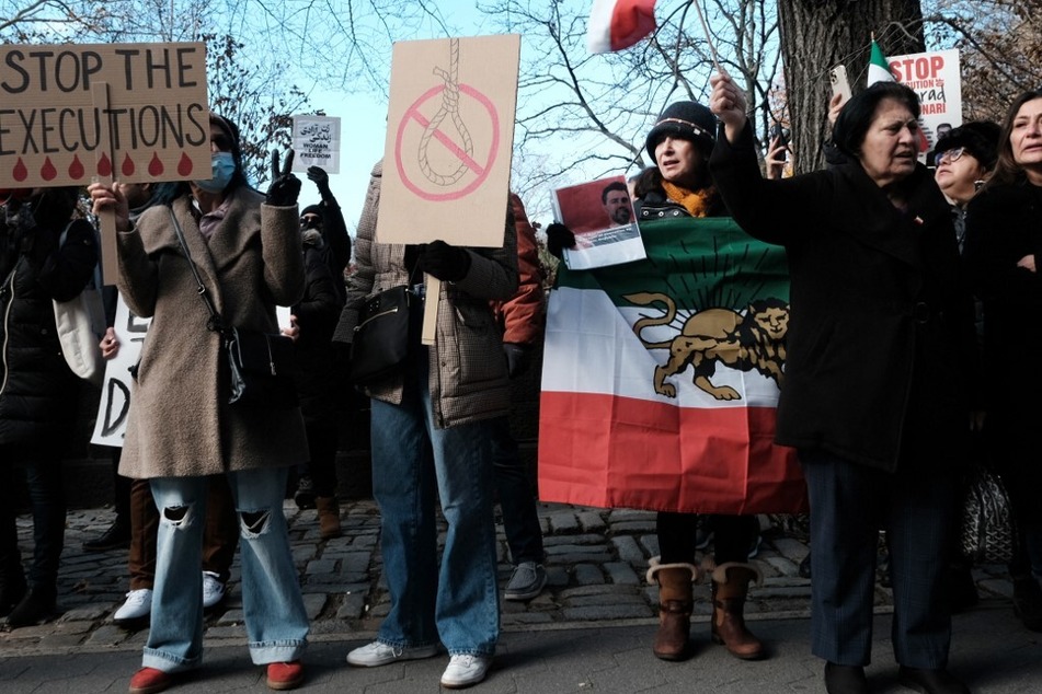 New Yorkers protest the crackdown on protesters in Iran and demand an end to executions.