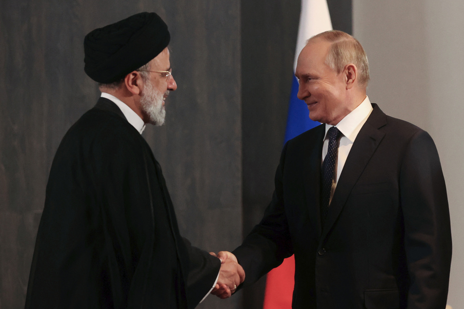 Russland und der Iran nähern sich an. Zuletzt traf sich Wladimir Putin (70) mit dem iranischen Präsidenten Ebrahim Raisi (62) im September vergangenen Jahres.
