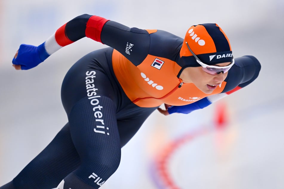 Jutta Leerdam (27) hat ihre nächste Medaille bei den Olympischen Winterspielen im Blick, doch der Start ins Mega-Event lief etwas holprig.