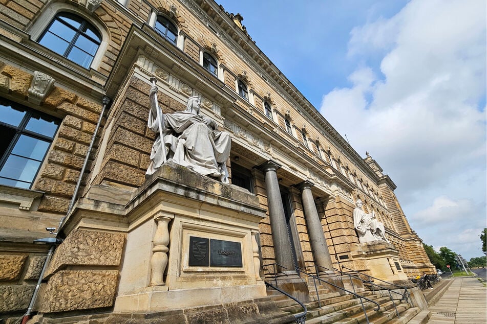 Die Tatverdächtigen müssen sich nun vor dem Dresdner Landgericht verantworten. (Archivbild)