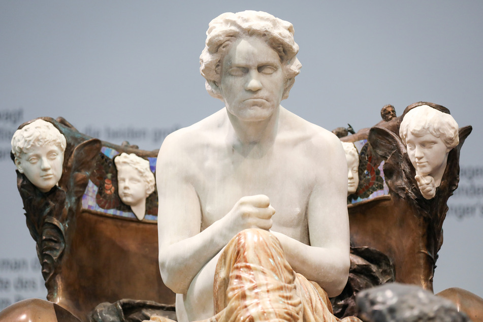 Natürlich mit dabei: Klingers Skulptur "Beethoven".