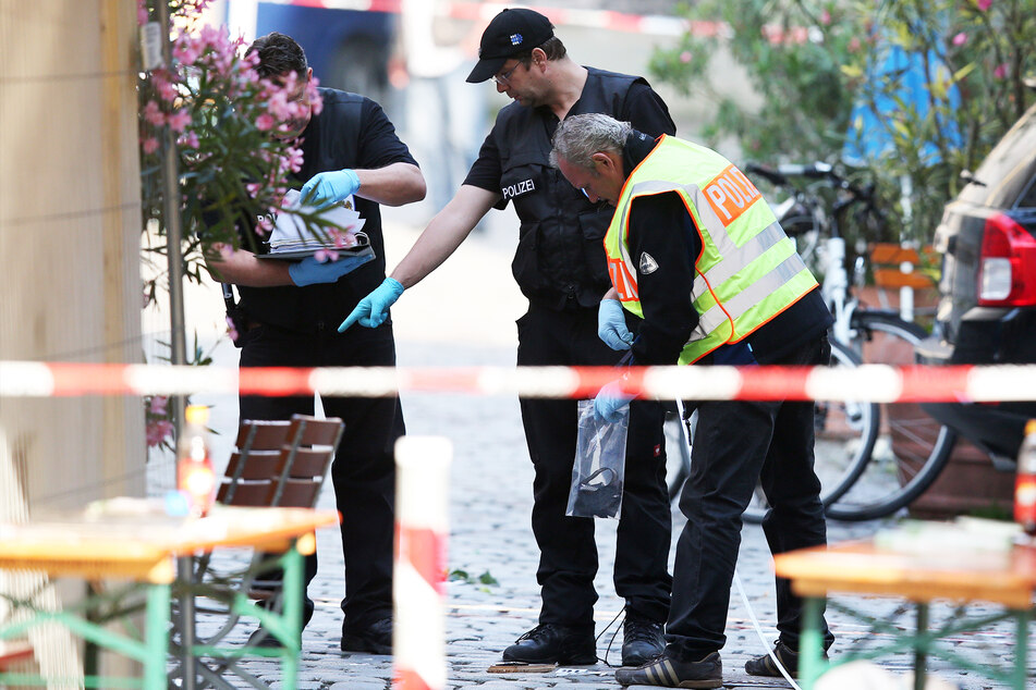 Terror-Anschlag: Geschäftsreisende sind im Restaurant nicht unfallversichert!