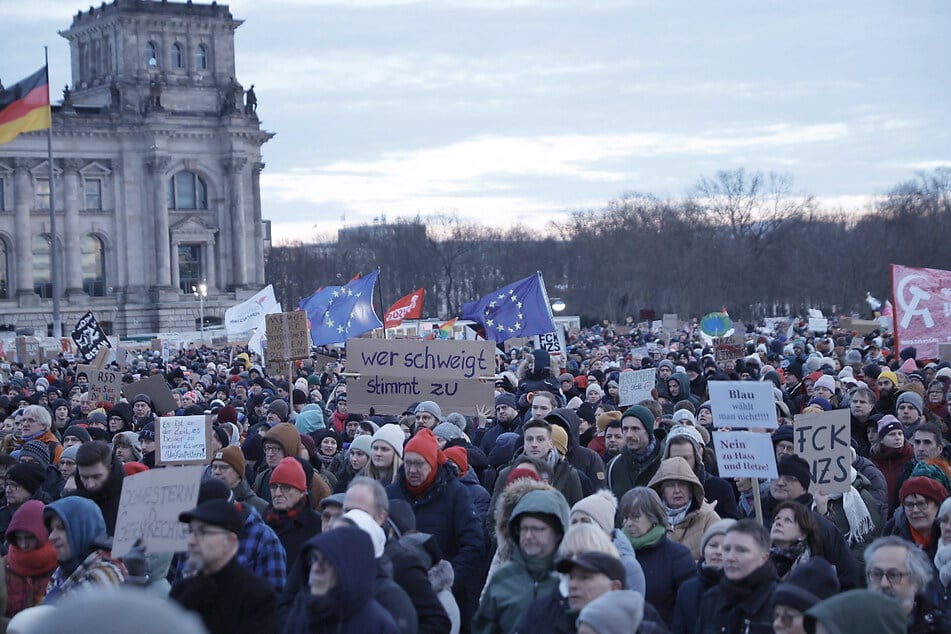 Berlin: Demo gegen rechts in Berlin: Tausende setzen ein klares Zeichen auf den Straßen
