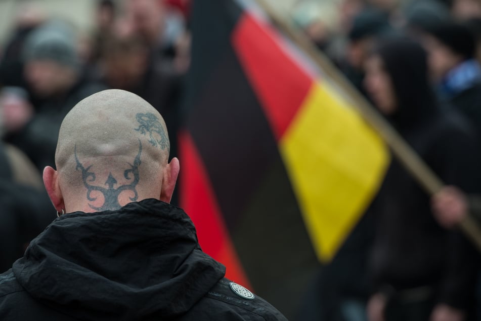 Laut einer Studie nehmen rechtsextreme Einstellungen in Deutschland ab. (Symbolbild)