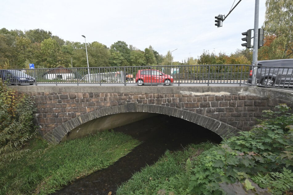 Übernächstes Jahr soll die Brücke auf der Rudolf-Krahl-Straße (Note: 2,9) saniert werden.