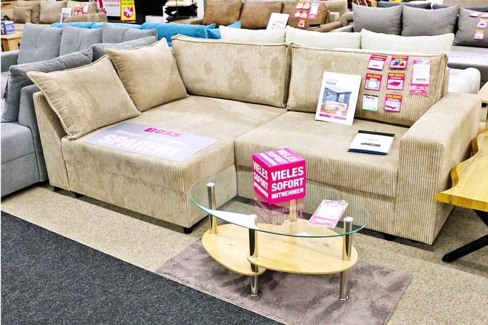 Krass, wie günstig hier schöne Ecksofas aus Cord verkauft werden