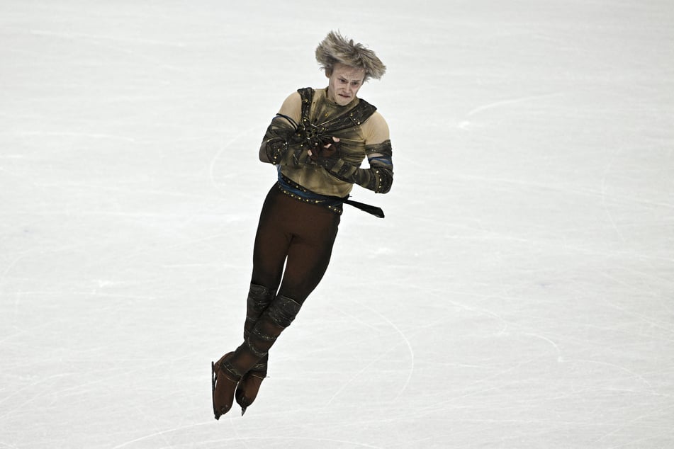 US figure skating star Ilia Malinin fell short in his Olympic debut on Saturday, scoring a 98.00.