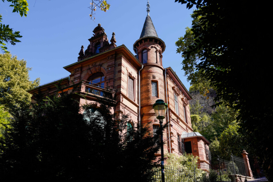 Blick auf das Haus der Burschenschaft Normannia. Die Staatsanwaltschaft Heidelberg ermittelt gegen mehrere Mitglieder der Heidelberger Burschenschaft. Sie sollen einen 25-Jährigen mit Gürteln geschlagen, mit Münzen beworfen und antisemitisch beleidigt haben.
