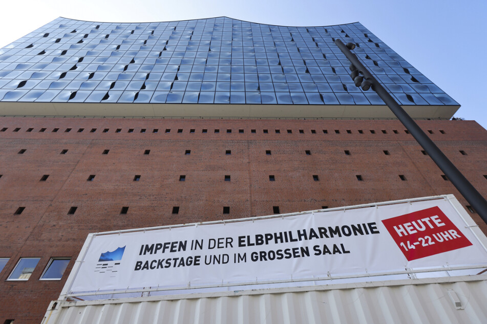 Die Hamburger Elbphilharmonie wird am Montag wieder zum Impfzentrum.