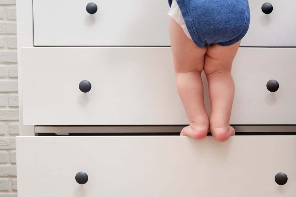 Wohnung kindersicher machen: 10-Punkte-Checkliste
