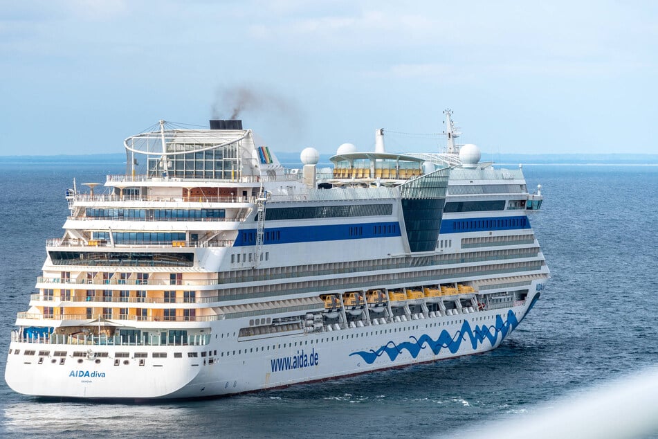 Mit 13 Decks, 7 Pools, 1033 Kabinen und dem Norovirus schippert die Aida Diva derzeit um die Welt.