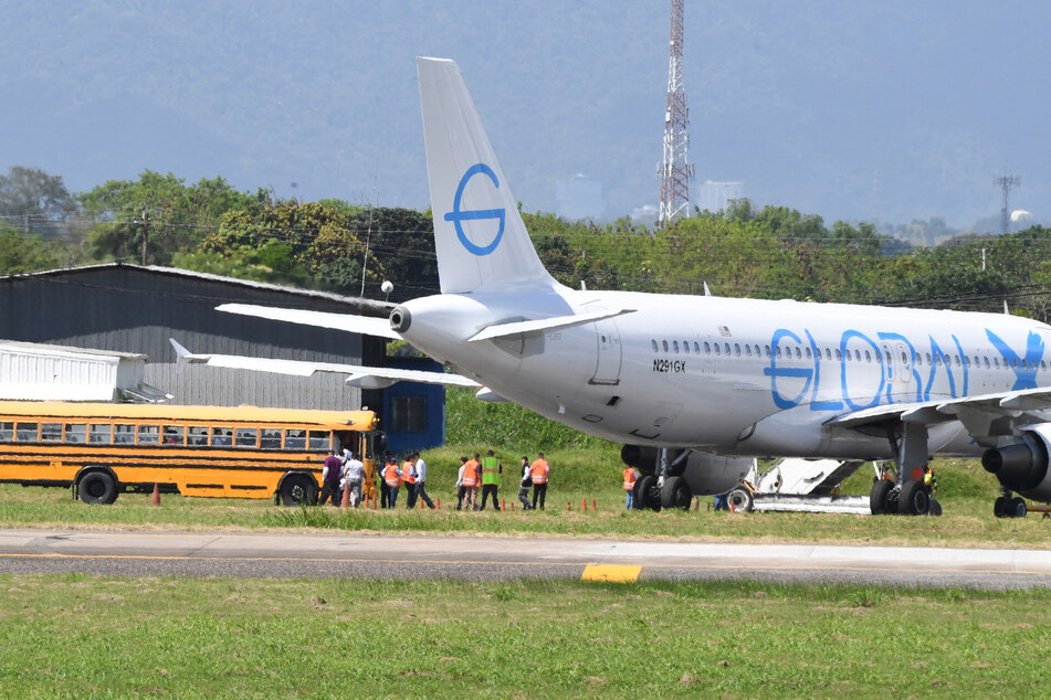 Brazil has received a second plane of migrants deported from the US, after a row between the countries last month over the treatment of a first group of people.