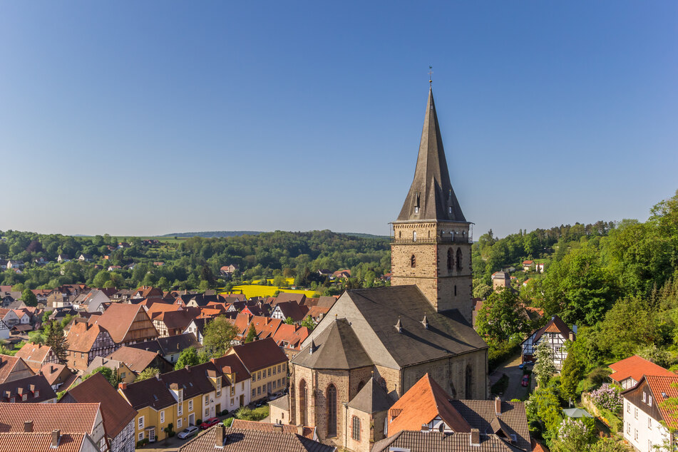 In der Innenstadt von Warburg wurde eine junge Frau (22) offenbar gegen ihren Willen festgehalten. (Symbolbild)