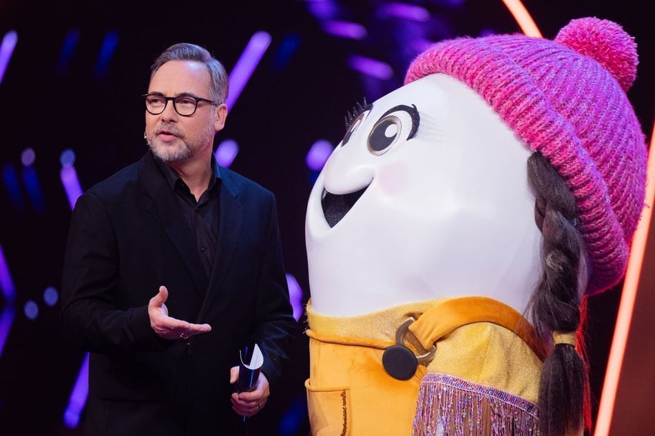 Ihr schweres und enges "Eggi"-Kostüm stellte die Ex-Frau von Oliver Pocher (47, nicht im Bild) vor große Herausforderungen.