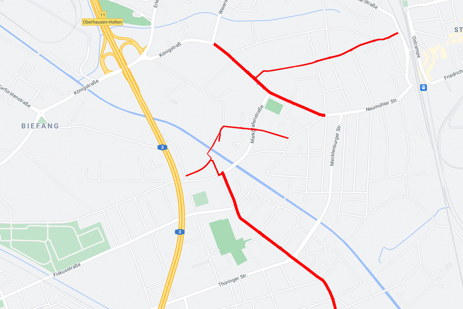 An den in Rot markierten Straßen wurden Autos, Werbetafeln und eine Brücke beschmiert.