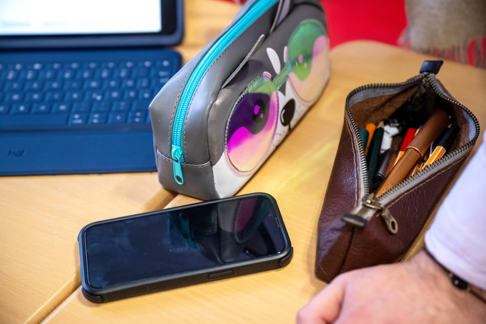 Die Digitalisierung an deutschen Schulen ist ein viel Diskutiertes Thema - zuletzt war die Rede von einem "Handyverbot". (Symbolbild)