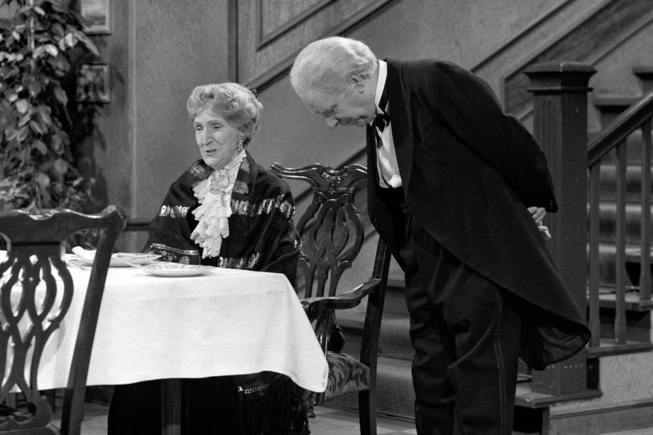 Zu Silvester ist "Dinner for one" für viele Pflicht-Programm. (Archiv)