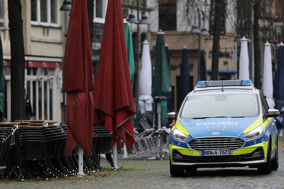 Die Polizei Köln sucht Zeugen für eine Raub in Köln-Worringen.