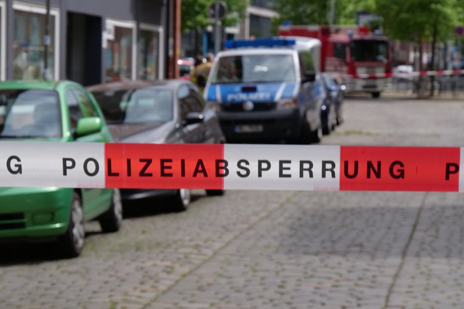 Die Polizei hat das Büro der Partei Die Linke in der Faulenstraße abgesperrt.