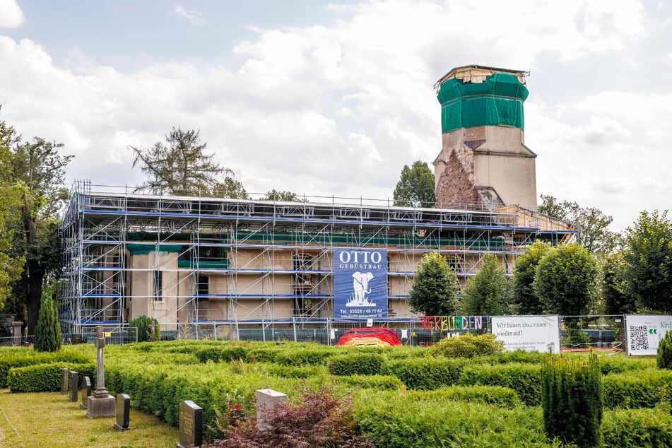 Die Evangelische Landeskirche (EVLKS) will bei Bauprojekten sparen. Ausnahmen bilden begonnene Projekte, wie die durch einen Brand zerstörte Großröhrsdorfer Kirche.