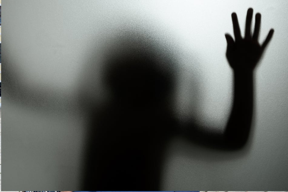 Eine junge Frau wurde brutal vergewaltigt. Jetzt hat die Polizei die mutmaßlichen Täter geschnappt. (Symbolbild)
