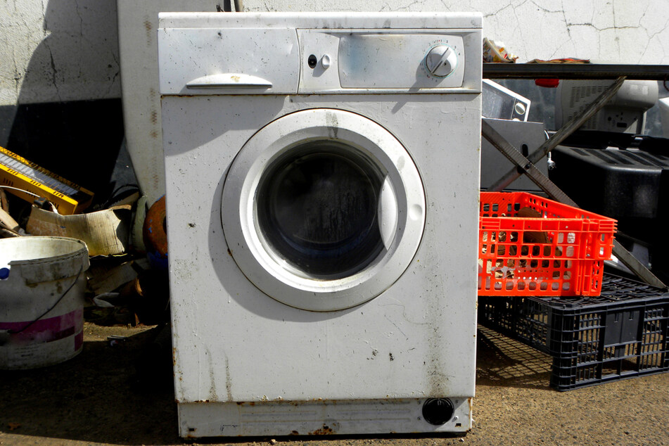 In der Nacht wurden mindestens zwölf Waschmaschinen von einem Laster geklaut. (Symbolbild)