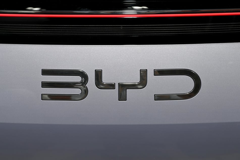 Das chinesische Konzern BYD ist hauptsächlich in der Automobil- und Batterietechnologie tätig.