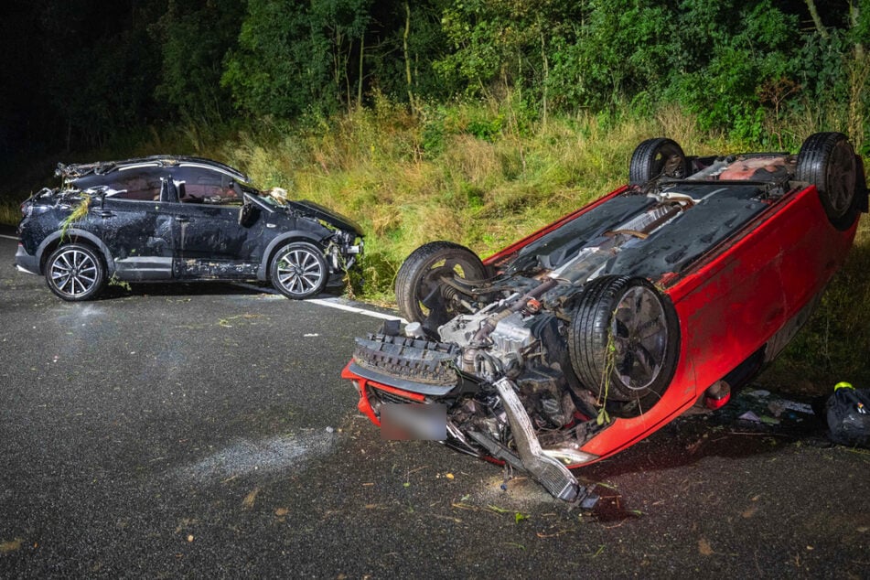 Unfall A9: Aquaplaning auf A9: Opel und Audi überschlagen sich mehrfach