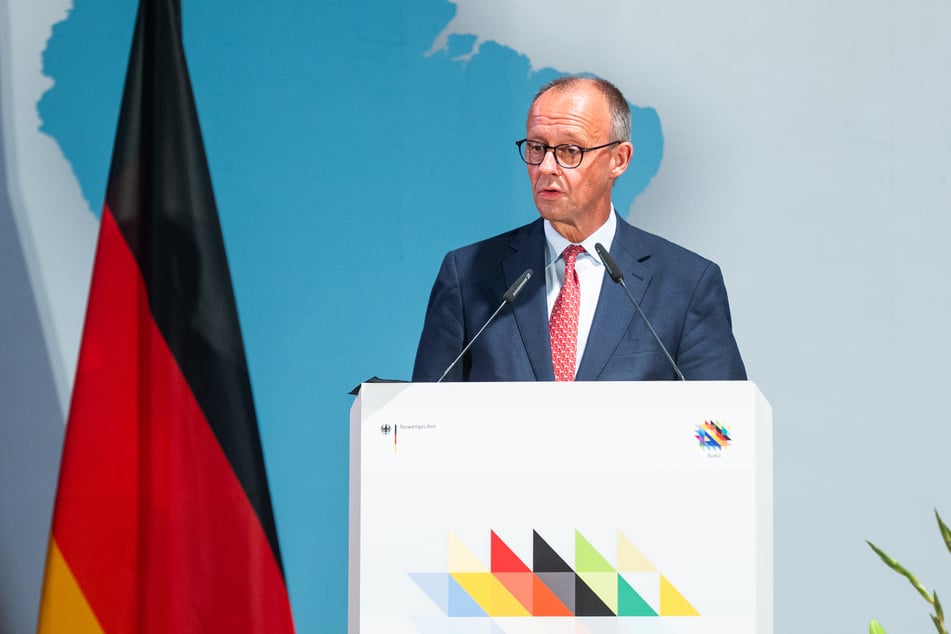 Bundeskanzler Friedrich Merz (69, CDU) nimmt an der Ost-Ministerpräsidentenkonferenz in Thüringen teil.
