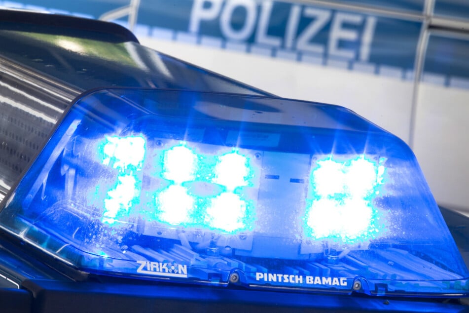 Die Polizei konnte wieder umdrehen, als der Scherz gestanden wurde. (Symbolbild)