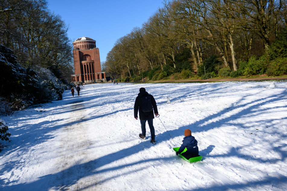 In weiten Teilen Deutschlands, wie hier in Hamburg, hat es von Freitag auf Samstag geschneit.