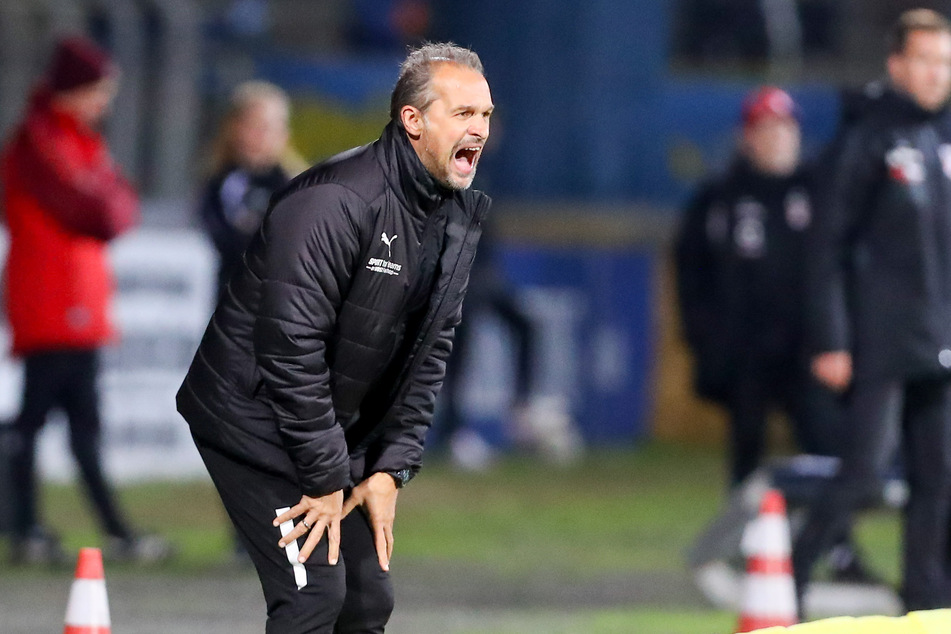 Die erste Halbzeit konnte Almedin Civa, Trainer des 1. FC Lokomotive Leipzig nicht gefallen. Sein Team bekam kaum Zugriff und die VSG Altglienicke machte das Spiel.