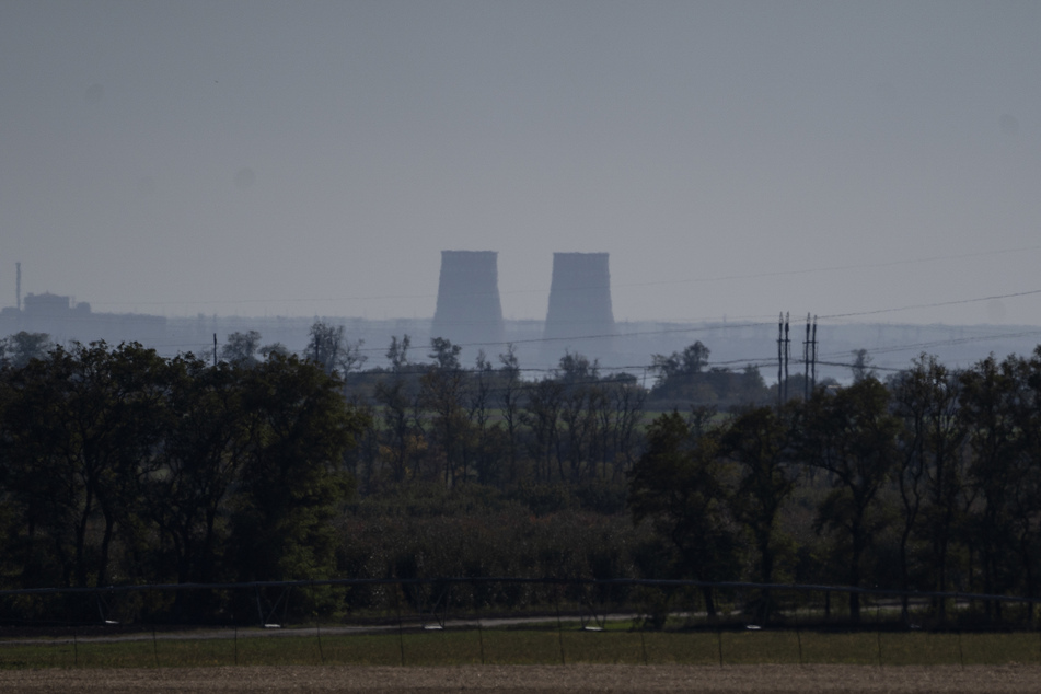 Das Kernkraftwerk Saporischschja ist aus einer Entfernung von etwa zwanzig Kilometern zu sehen.