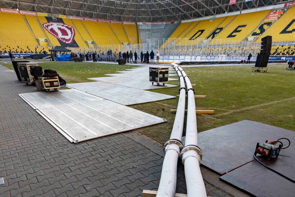 Eine Firma aus Österreich ist verantwortlich für den Aufbau, Umbau und Abbau der Eisfläche, der Kühlmaschinen und Eismaschinen.