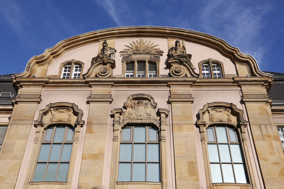 Mönchengladbach: Das Foto zeigt das Amts- und Landgericht. Am 15.06.2020 beginnt der Prozess gegen eine Mutter, die laut Anklage ihr zweijähriges Kind verdursten ließ.