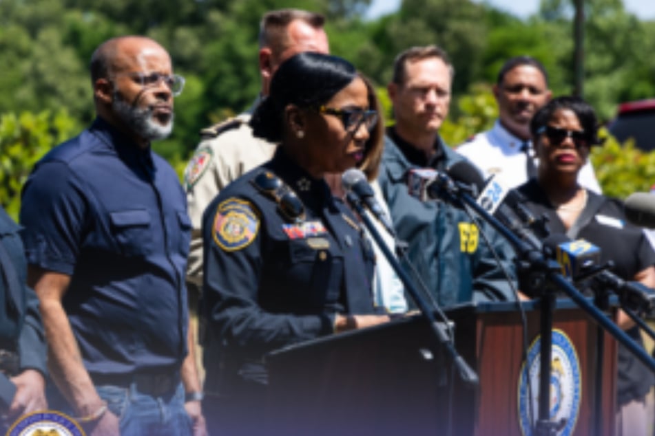 "Irgendjemand weiß, woher diese Kinder kommen", wendete sich Polizeichefin Cerelyn "CJ" Davis indirekt an die möglichen Täter.