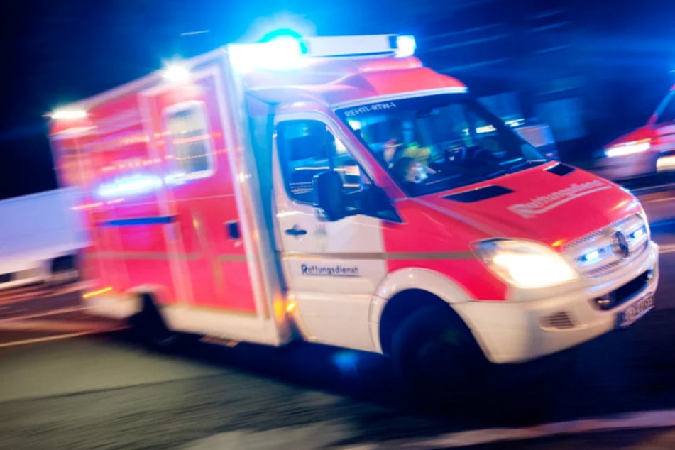 Gewaltorgie in Sportlerheim: Sanitäter angegriffen, Polizistin schwer verletzt in Klinik