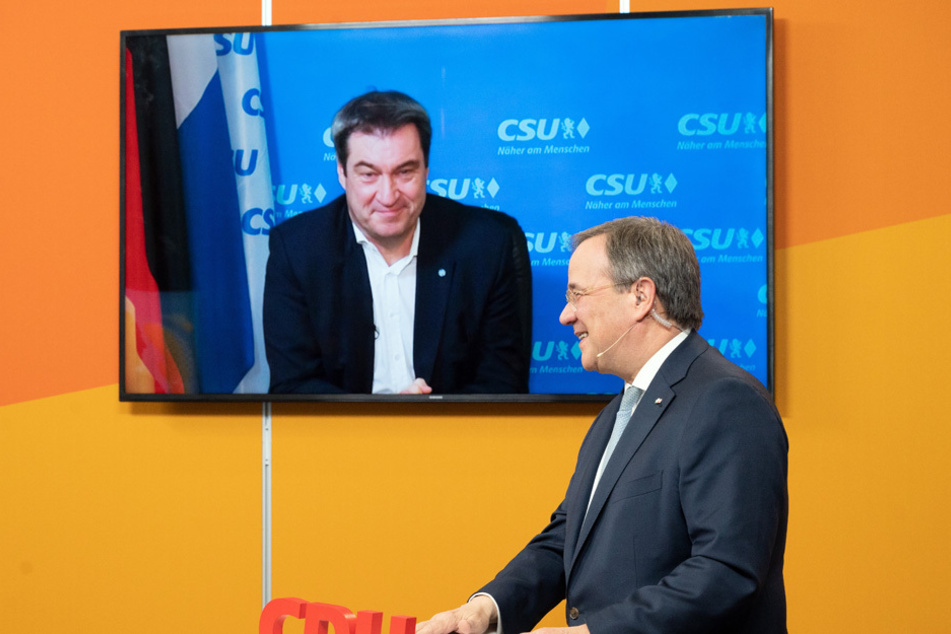 Armin Laschet (59, r.), Ministerpräsident von Nordrhein-Westfalen begrüßt seinen bayerischen Kollegen Markus Söder (54) digital.