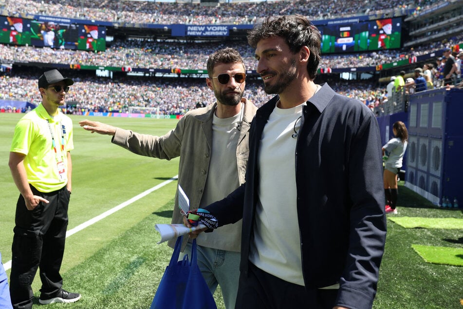 Thomas Müller und Mats Hummels (v.l.) sind heute beim Spiel von Deutschland für Magenta TV als Experten im Einsatz.