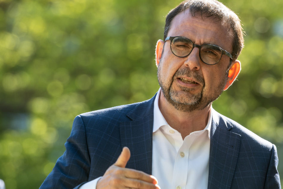 Klaus Holetschek (56, CSU), Bayerns Gesundheitsminister, will mehr Augenmerk aus Long Covid richten.
