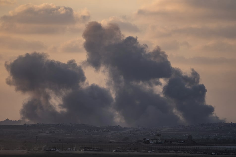 Die israelische Armee dringt im Gazastreifen vor.